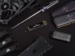 Corsair MP600 CORE XT 4 TB M.2 PCI Express 4.0 NVMe QLC 3D NAND PC